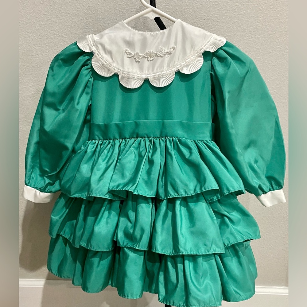 Vintage Emerald Green Tiered Ruffle Formal Dress with White Scallop Yoke
